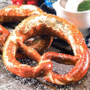 LAUGENBREZEL SEGÚN TRADICIÓN DE SUABIA CON BOLSA DE SAL. HORNEADO Y ULTRACONGELADO.
